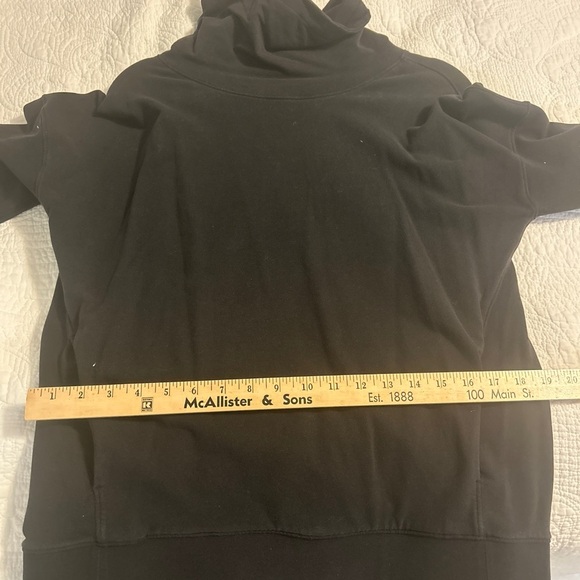 Lululemon black pullover size 8 - Picture 7 of 7